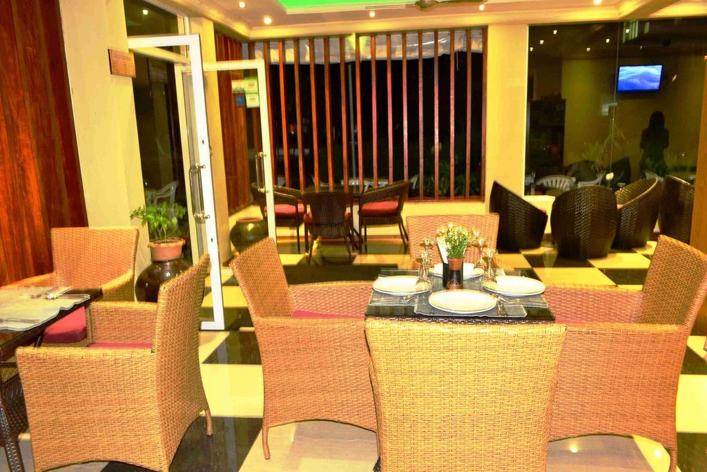 Hotel Ui Inn Мале Екстериор снимка