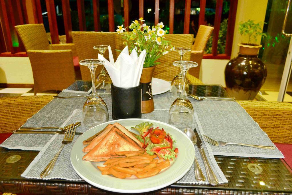 Hotel Ui Inn Мале Екстериор снимка
