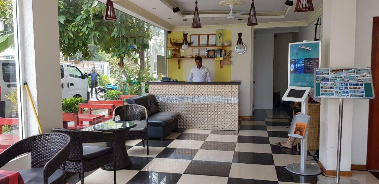 Hotel Ui Inn Мале Екстериор снимка