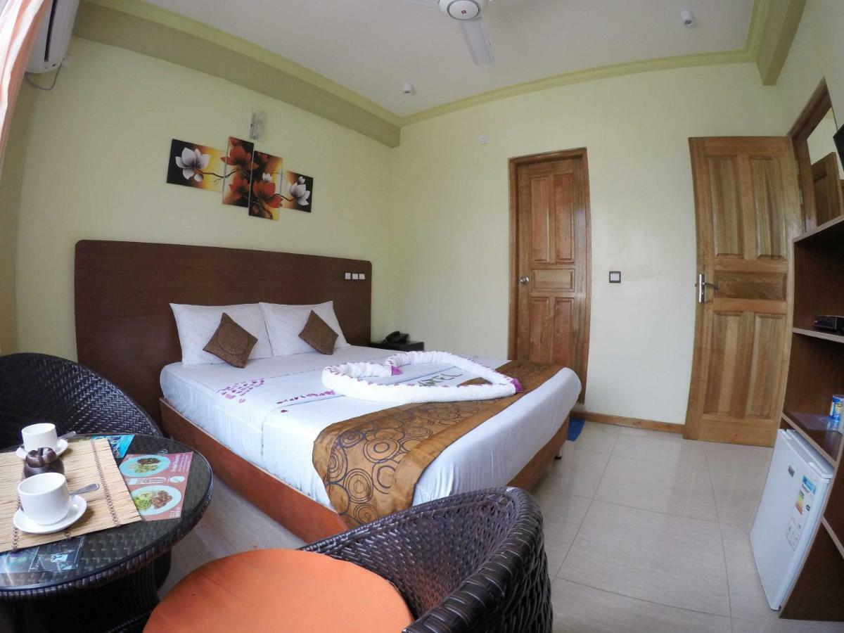 Hotel Ui Inn Мале Екстериор снимка
